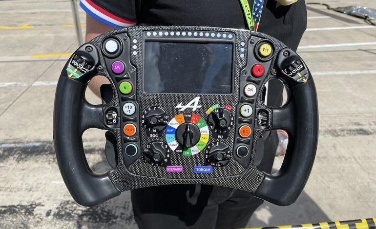 Alpine_F1_steering_wheel